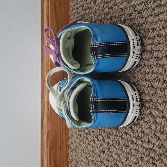 SALE! Converse low tops - Picture 3 of 4